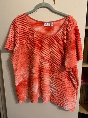 Kim Rogers Coral and Light Coral Ribbed Short-Sleeve Scoop Neck Top